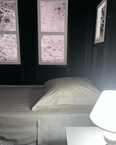 La maison lointaine interieur
